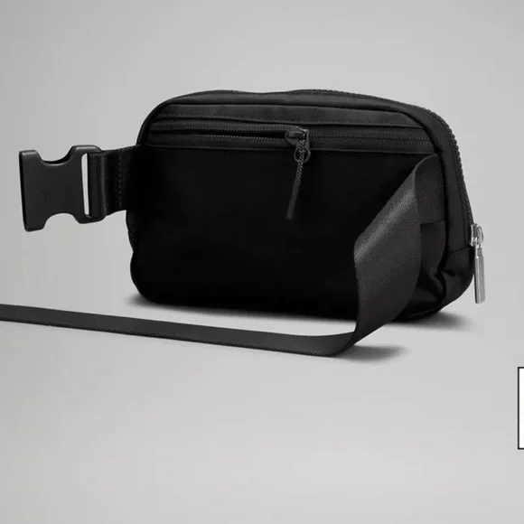 NWT BLACK Lululemon Everywhere Belt Bag - Picture 4 of 4